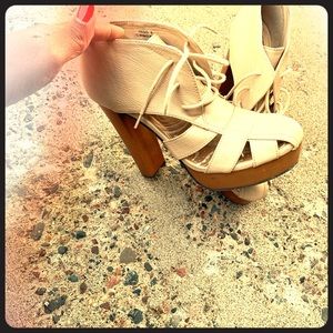 Platform Closed toe heel